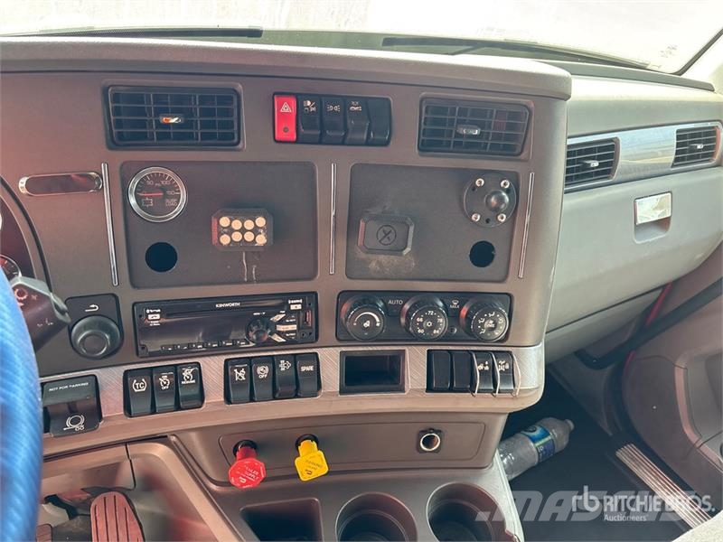 Kenworth T680 Vetopöytäautot