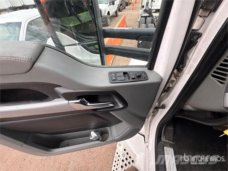 Kenworth T680 Vetopöytäautot