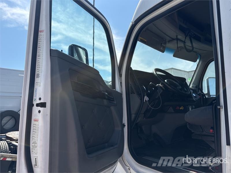 Kenworth T680 Autotractoare