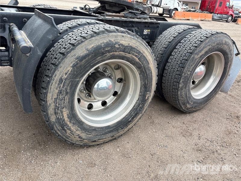 Kenworth T680 Vetopöytäautot