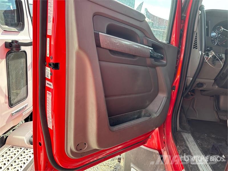 Kenworth T680 Vetopöytäautot