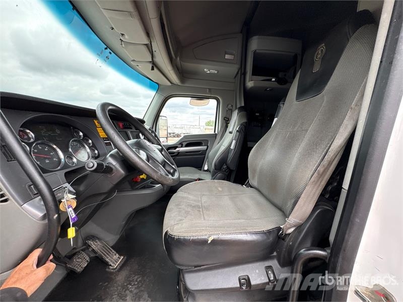 Kenworth T680 Vetopöytäautot