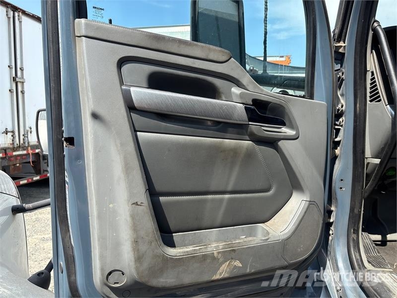 Kenworth T680 Vetopöytäautot
