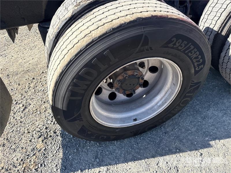 Kenworth T680 Tractor Units