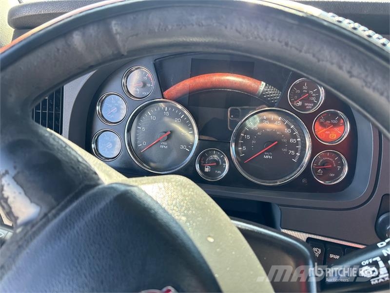 Kenworth T680 Vetopöytäautot