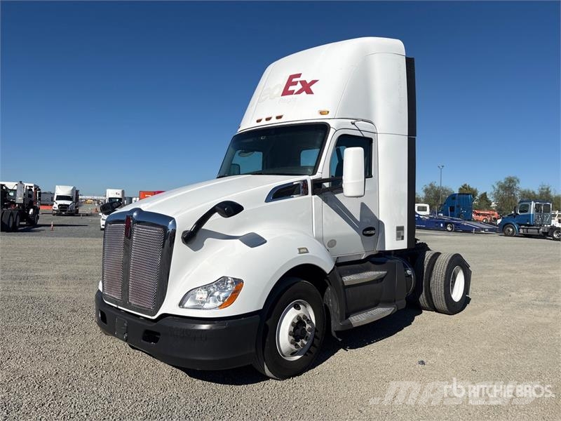 Kenworth T680 4x2 S/A Day Cab Truck Tractor Тягачі