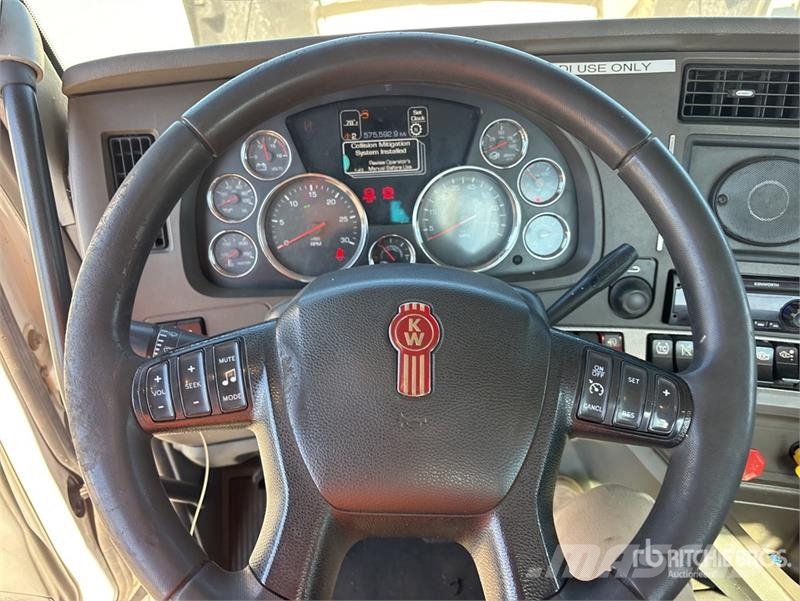 Kenworth T680 4x2 S/A Day Cab Truck Tractor 曳引機組件