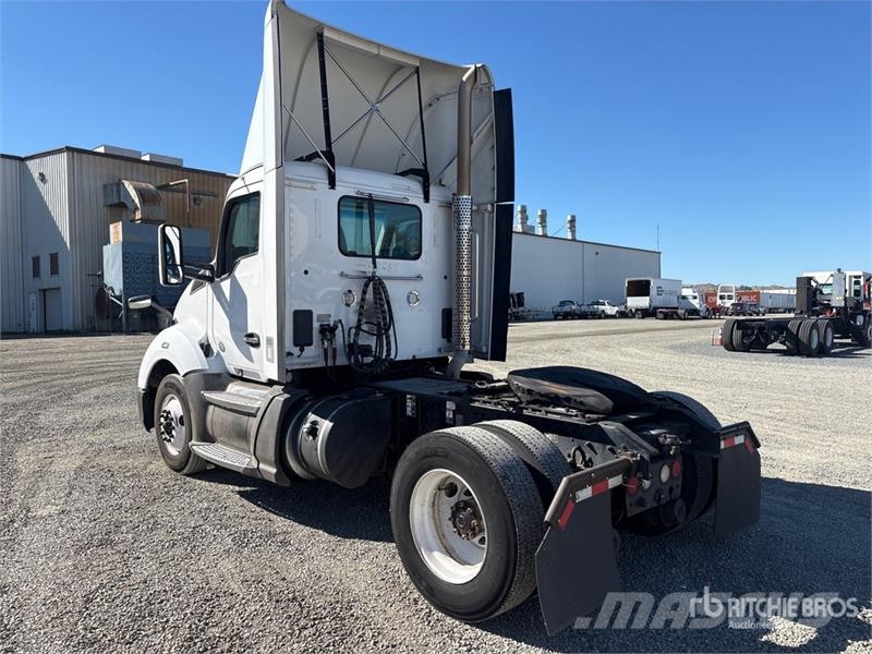 Kenworth T680 4x2 S/A Day Cab Truck Tractor Cabezas tractoras
