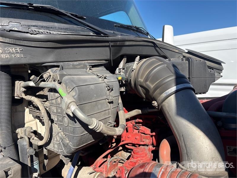 Kenworth T680 4x2 S/A Day Cab Truck Tractor Тягачі