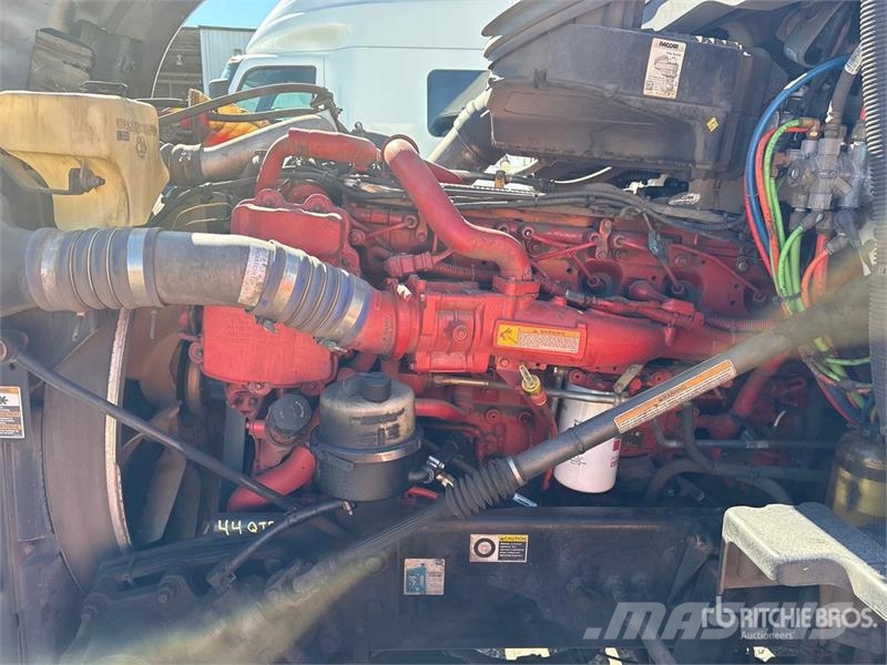 Kenworth T680 4x2 S/A Day Cab Truck Tractor Cabezas tractoras