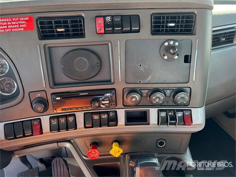 Kenworth T680 4x2 S/A Day Cab Truck Tractor Тягачі
