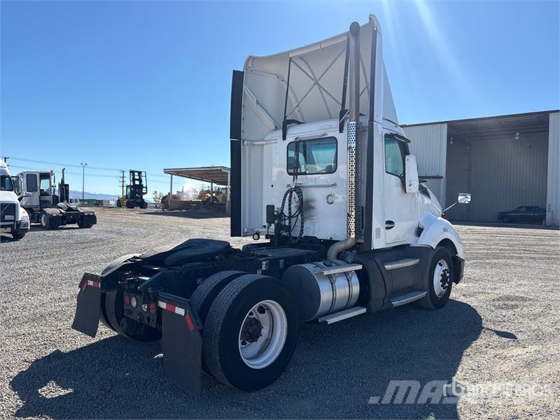 Kenworth T680 4x2 S/A Day Cab Truck Tractor Cabezas tractoras