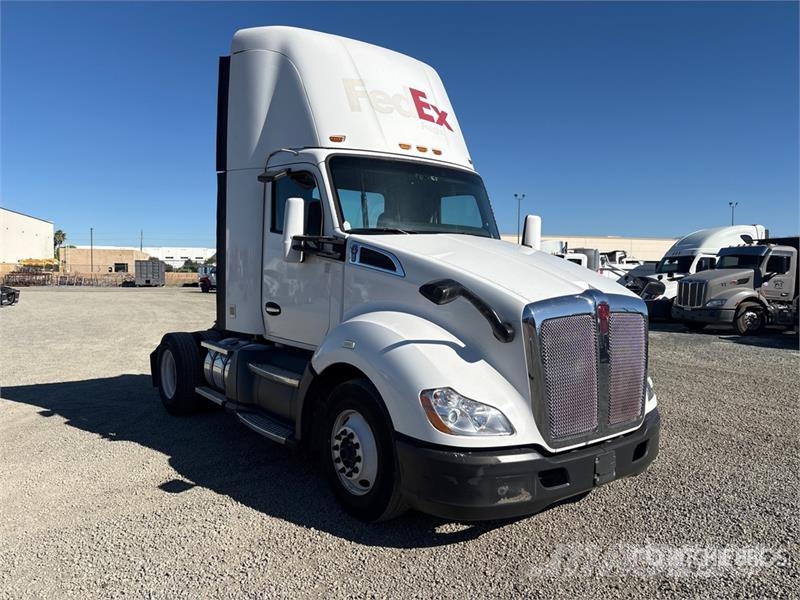 Kenworth T680 4x2 S/A Day Cab Truck Tractor Тягачі