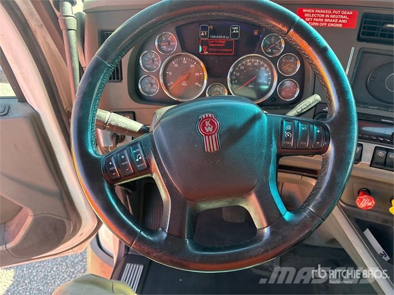 Kenworth T680 4x2 S/A Day Cab Truck Tractor Cabezas tractoras