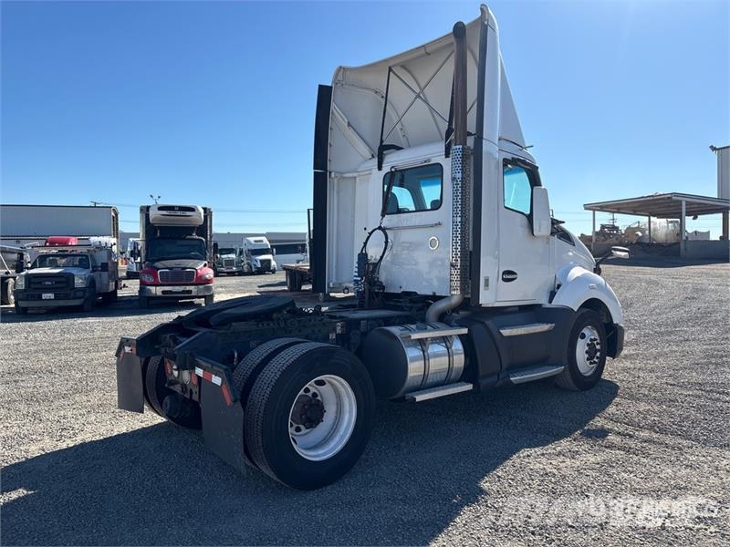Kenworth T680 4x2 S/A Day Cab Truck Tractor Тягачі