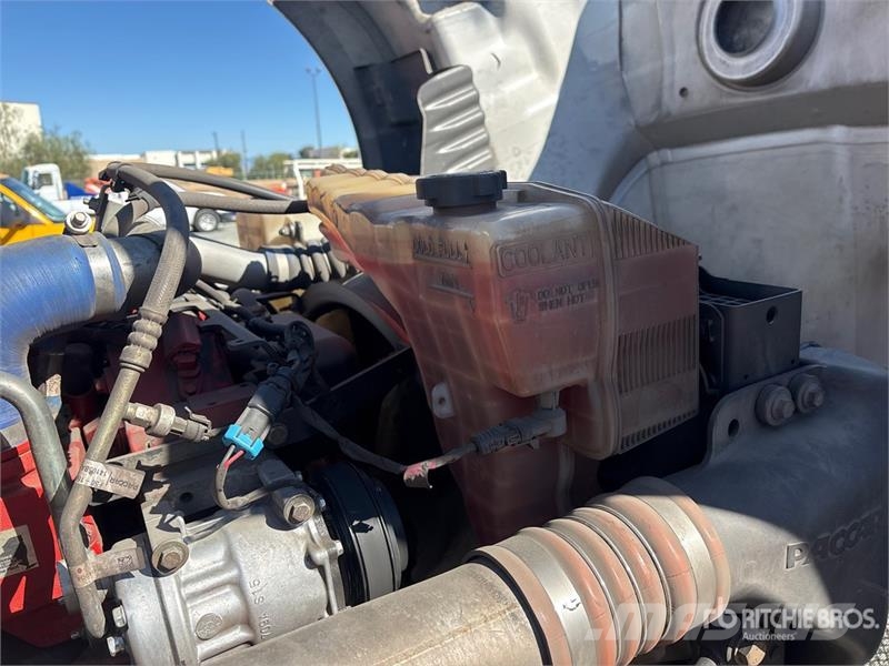 Kenworth T680 4x2 S/A Day Cab Truck Tractor Cabezas tractoras