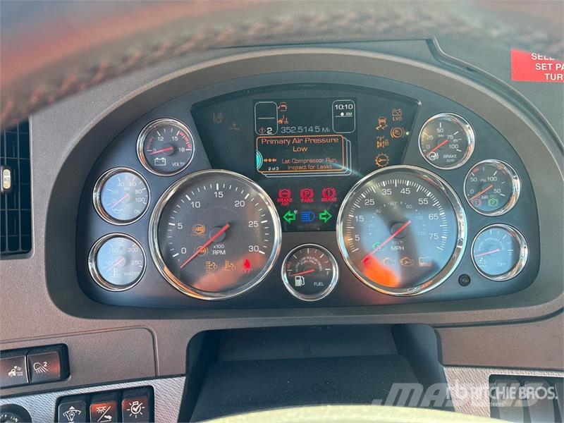 Kenworth T680 4x2 S/A Day Cab Truck Tractor Тягачі