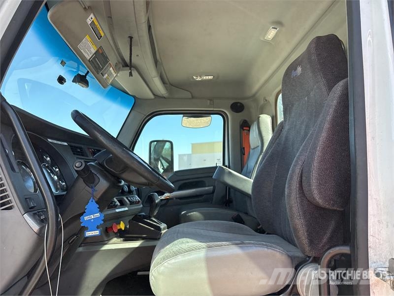 Kenworth T680 4x2 S/A Day Cab Truck Tractor 曳引機組件