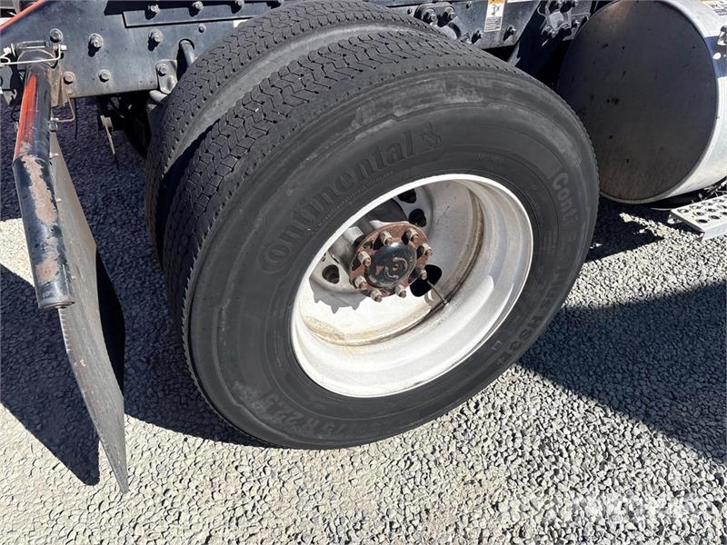 Kenworth T680 4x2 S/A Day Cab Truck Tractor Cabezas tractoras