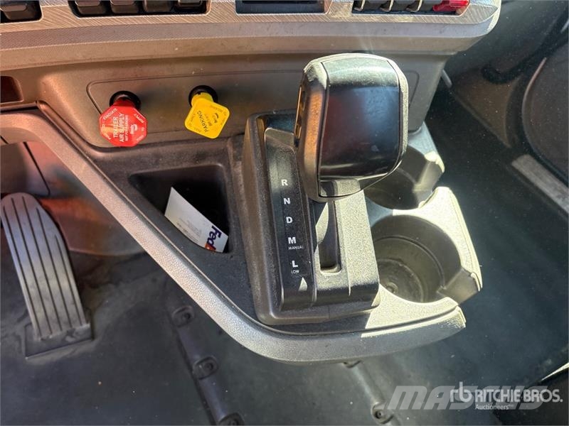 Kenworth T680 4x2 S/A Day Cab Truck Tractor Cabezas tractoras