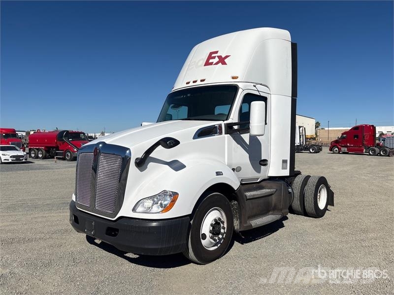 Kenworth T680 4x2 S/A Day Cab Truck Tractor Cabezas tractoras