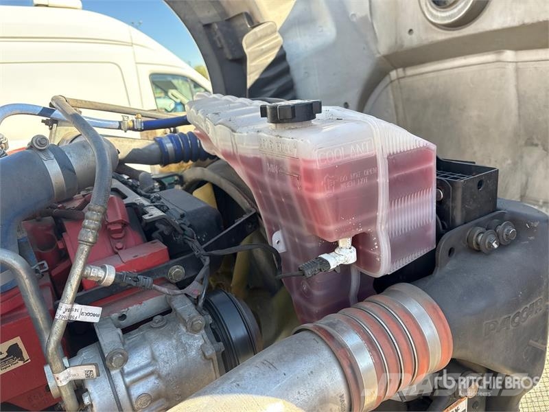Kenworth T680 4x2 S/A Day Cab Truck Tractor Тягачі