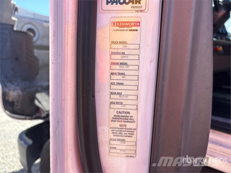 Kenworth T680 4x2 S/A Day Cab Truck Tractor Cabezas tractoras