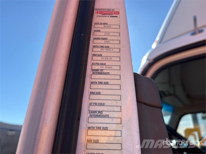 Kenworth T680 4x2 S/A Day Cab Truck Tractor Cabezas tractoras