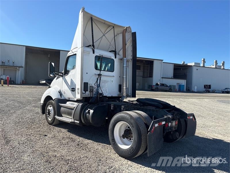 Kenworth T680 4x2 S/A Day Cab Truck Tractor Тягачі