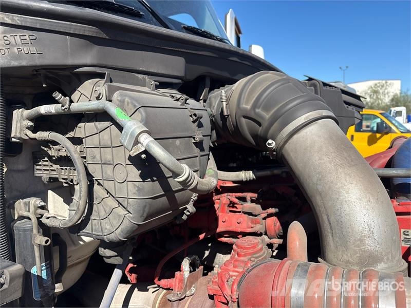Kenworth T680 4x2 S/A Day Cab Truck Tractor Cabezas tractoras