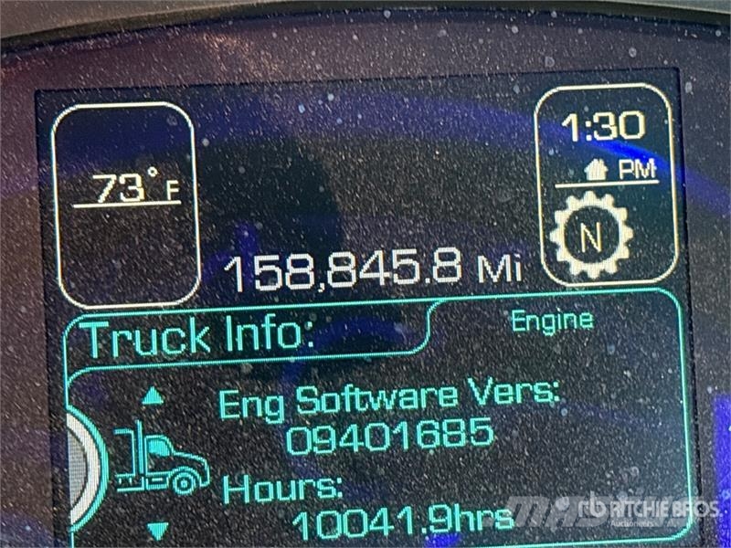 Kenworth T680 4x2 S/A Day Cab Truck Tractor Cabezas tractoras