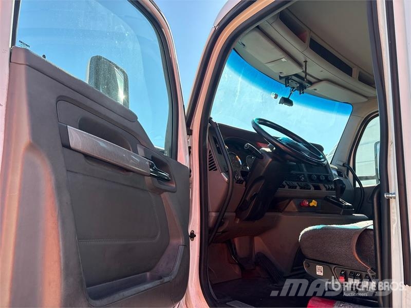 Kenworth T680 4x2 S/A Day Cab Truck Tractor Cabezas tractoras