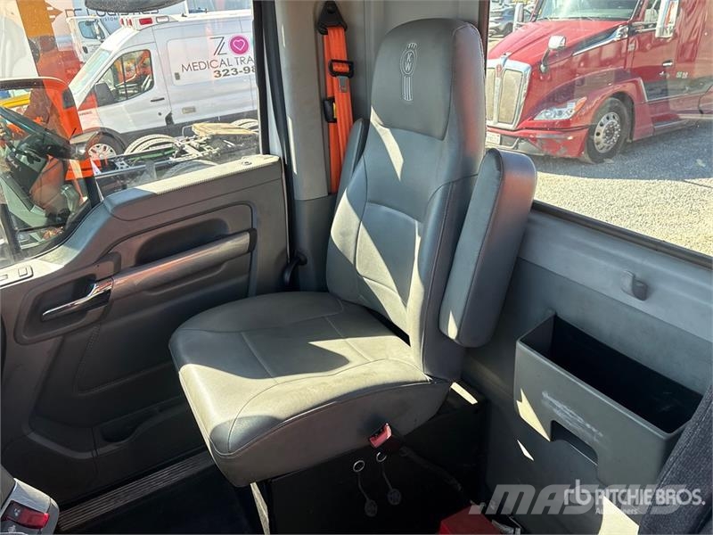 Kenworth T680 4x2 S/A Day Cab Truck Tractor Cabezas tractoras