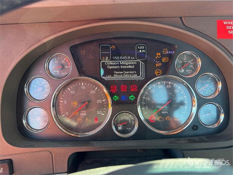 Kenworth T680 4x2 S/A Day Cab Truck Tractor Cabezas tractoras