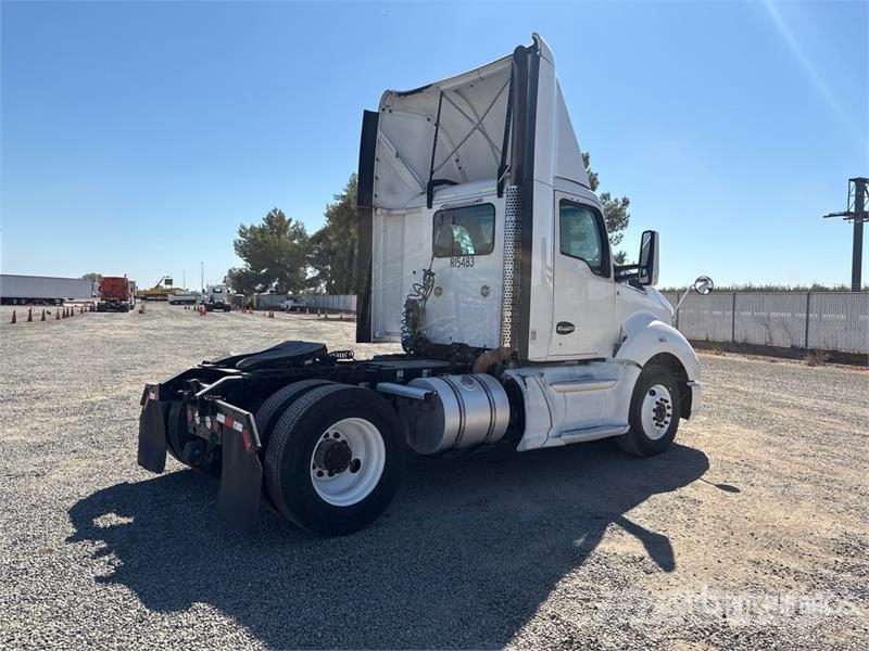 Kenworth T680 4x2 S/A Day Cab Truck Tractor Vlačilci