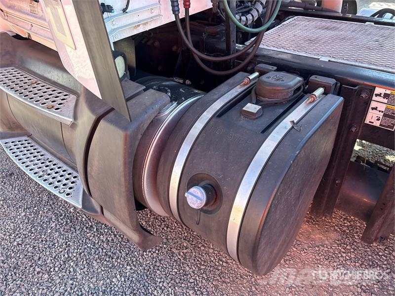 Kenworth T680 4x2 S/A Day Cab Truck Tractor Cabezas tractoras