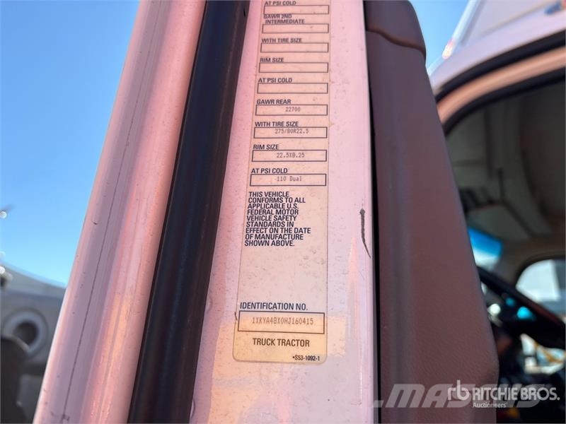 Kenworth T680 4x2 S/A Day Cab Truck Tractor Cabezas tractoras