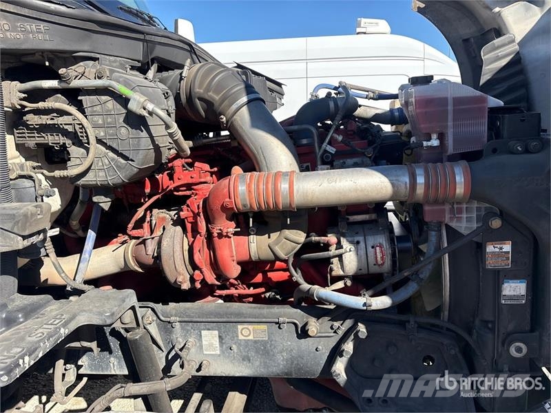 Kenworth T680 4x2 S/A Day Cab Truck Tractor Тягачі