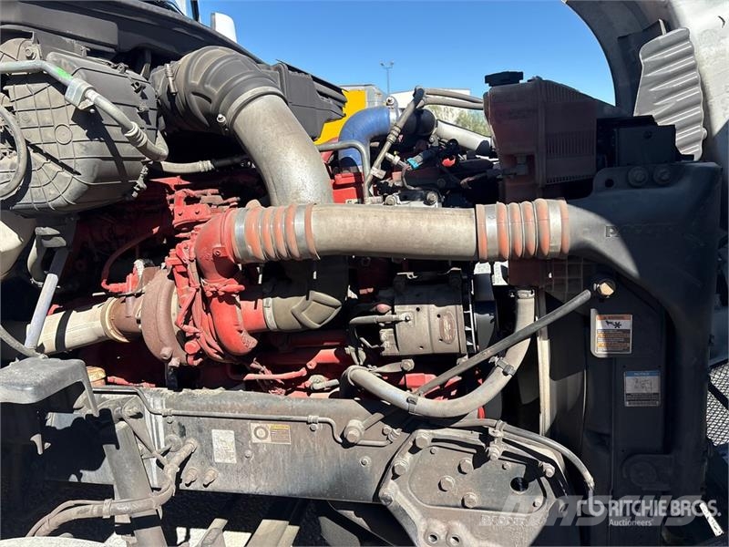 Kenworth T680 4x2 S/A Day Cab Truck Tractor Cabezas tractoras