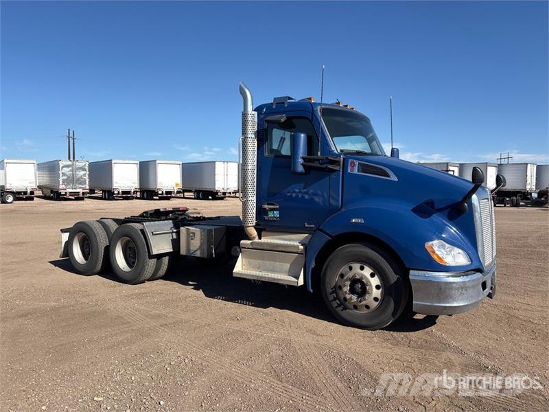 Kenworth T680 6x4 T/A Day Cab Truck Tractor 曳引機組件