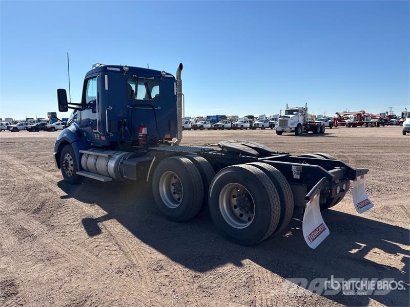 Kenworth T680 6x4 T/A Day Cab Truck Tractor 曳引機組件