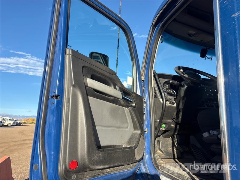 Kenworth T680 6x4 T/A Day Cab Truck Tractor Vilcēji