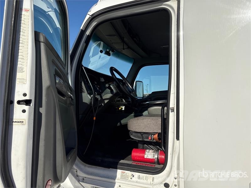 Kenworth T680 6x4 T/A Day Cab Truck Tractor Cavalos mecânicos