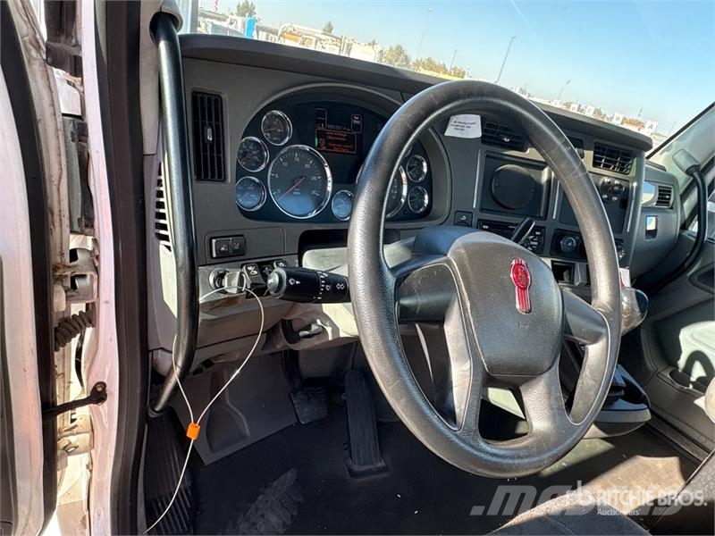 Kenworth T680 6x4 T/A Day Cab Truck Tractor Cavalos mecânicos