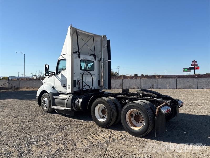 Kenworth T680 6x4 T/A Day Cab Truck Tractor Cavalos mecânicos