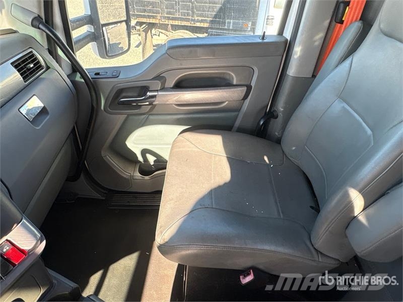 Kenworth T680 6x4 T/A Day Cab Truck Tractor Cavalos mecânicos