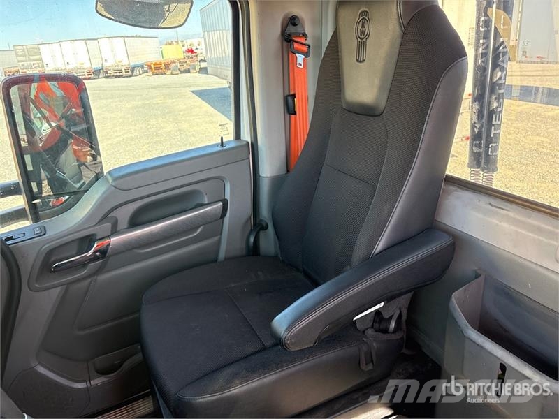 Kenworth T680 6x4 T/A Day Cab Truck Tractor Sadulveokid