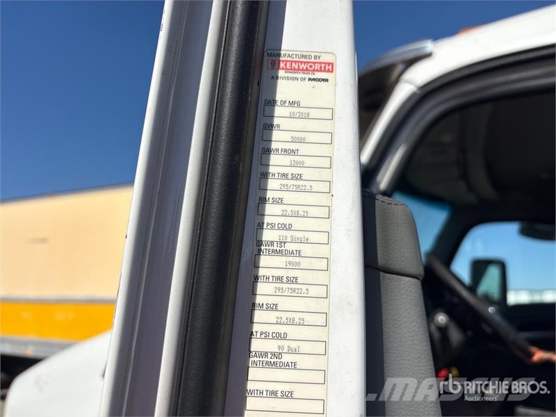Kenworth T680 6x4 T/A Day Cab Truck Tractor Sadulveokid