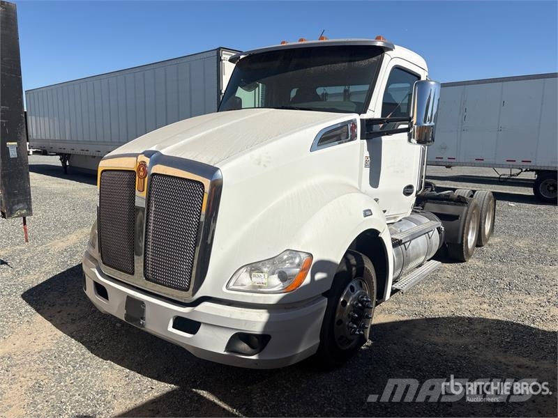 Kenworth T680 6x4 T/A Day Cab Truck Tractor Sadulveokid