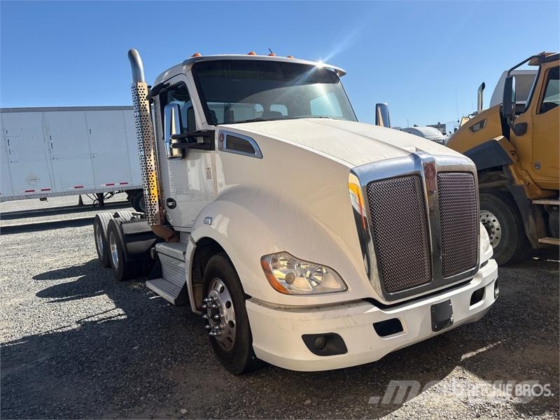 Kenworth T680 6x4 T/A Day Cab Truck Tractor Sadulveokid